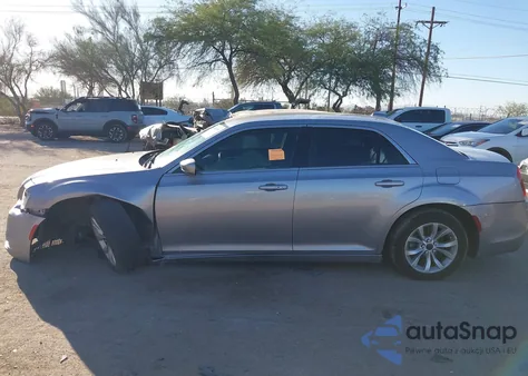 2015 Chrysler 300 Limited z USA, uszkodzony, nr VIN 2C3CCAAG7FH807629